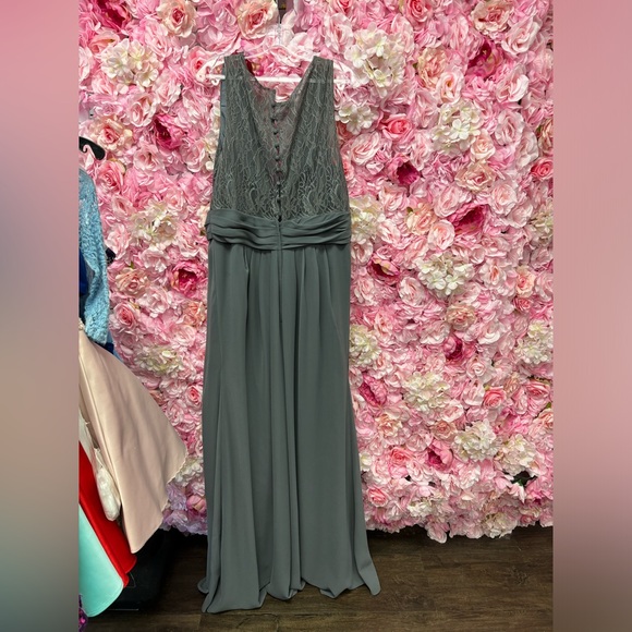 House of Wu 22928 Size 20 Charcoal long chiffon dress with lace back and v-neck - Picture 4 of 10